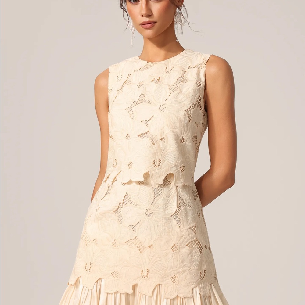 Chic Cream Lace Midi Dress